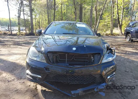 2012 Mercedes-Benz C 250 из США, поврежденный, VIN WDDGJ4HB9CF791452